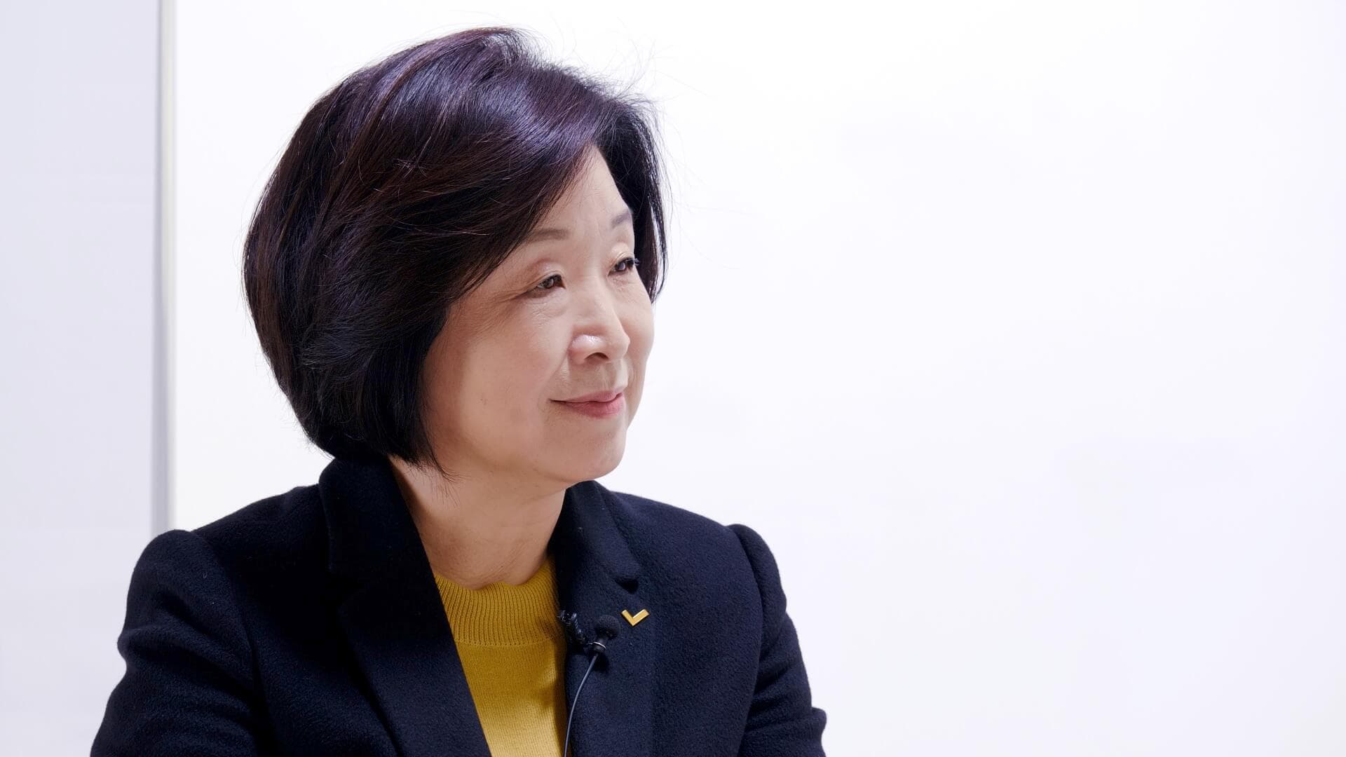 의현 씨의 질문에 답하는 정의당 심상정 대선 후보. 심 후보는 생활동반자법으로 가족 구조를 개편해야 한다고 말한다.